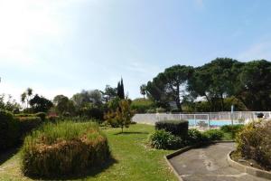 Fotografia z galérie ubytovania Magnificent 2-bedroom "Beachcomber" Residence with pool and parking v destinácii Antibes