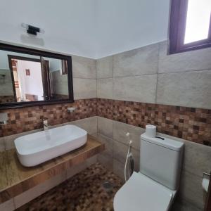Koupelna v ubytování Dhammika Beach Palace