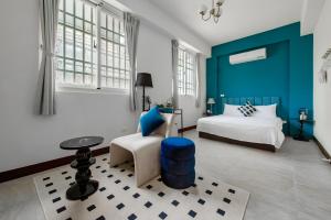 Een bed of bedden in een kamer bij Knock Knock Style Inn