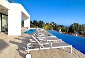 Fotografie z fotogalerie ubytování Luxury villa with Infinity pool v destinaci Benalmádena