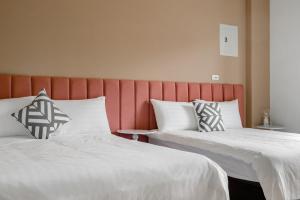 Een bed of bedden in een kamer bij Knock Knock Style Inn