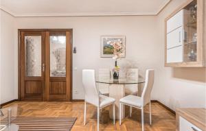 Kép Stunning Apartment In Gijón With Wifi szállásáról Gijónban a galériában