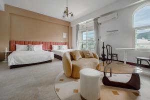 Een bed of bedden in een kamer bij Knock Knock Style Inn