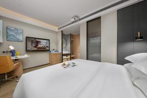 En eller flere senge i et værelse på Fengyue Light Shang Hotel Guangzhou Baiyun Airport Store