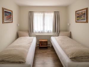 Chalet Soldanella tesisinde bir odada yatak veya yataklar