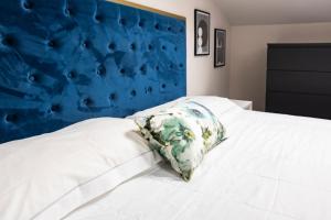 A bed or beds in a room at Le Stanze di Gianmarmo - Via di Mezzo