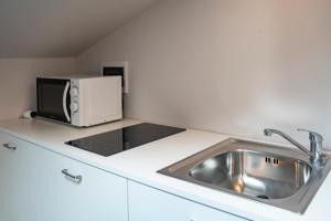 A kitchen or kitchenette at Le Stanze di Gianmarmo - Via di Mezzo