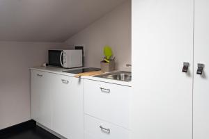 A kitchen or kitchenette at Le Stanze di Gianmarmo - Via di Mezzo