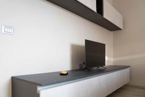 A television and/or entertainment centre at Terranova49