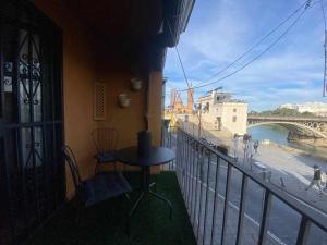 Fotografia z galérie ubytovania apartamento con vistas al rio v destinácii Seville