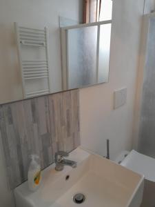 A bathroom at Casa di Alfredo Affittacamere
