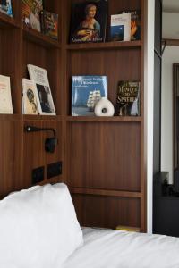 Posteľ alebo postele v izbe v ubytovaní JOST Hotel Montpellier Centre St Roch