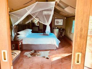 Voodi või voodid majutusasutuse Nyala Luxury Safari Tents toas