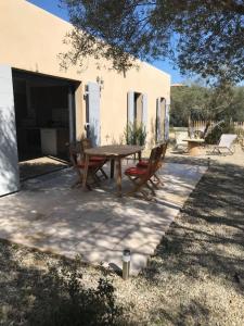 Το κτήριο όπου στεγάζεται  η παραθεριστική κατοικία +16 φωτογραφίες