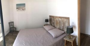 Ένα ή περισσότερα κρεβάτια σε δωμάτιο στο Villa Agliastru à 900m de la plage de Lozari