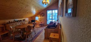 Χώρος καθιστικού στο Lupin 32