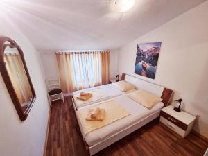 Postel nebo postele na pokoji v ubytování Apartments Nada