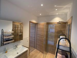 a bathroom with a sink and a shower at Holidayhouse4You in Schwanau