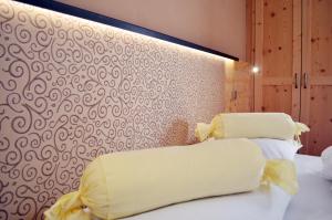 Postel nebo postele na pokoji v ubytování Hotel Karin
