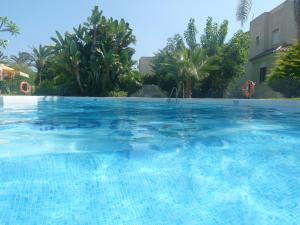 Bazén v ubytovaní Casa Esquina Verde - Vera Naturista is 100 percent feelgood in Vera Playa alebo v jeho blízkosti