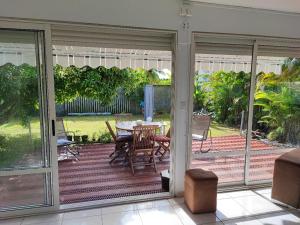 สวนหย่อมนอก Stunning 3-Bed House in Baie Mahault