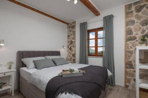 Postel nebo postele na pokoji v ubytování Villa Adamaris + 37 fotografií