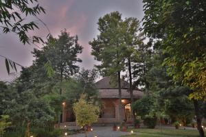 Ogród w obiekcie Jaagir Manor, Dudhwa - IHCL SeleQtions