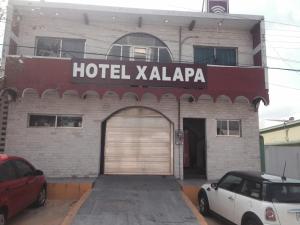 a hotel xkalaapa building with a garage at Hotel Xalapa in Veracruz