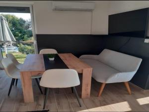 Posedenie v ubytovaní Rózsadomb apartman