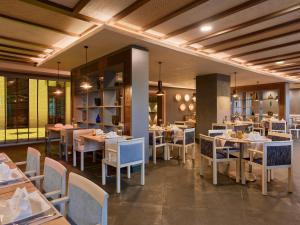 Um restaurante ou outro lugar para comer em Lara Barut Collection-Ultra All Inclusive