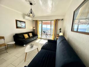 O zonă de relaxare la LE CONSTELLATION AP4333 By Riviera Holiday Homes