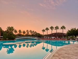 A piscina localizada em Lara Barut Collection-Ultra All Inclusive ou nos arredores