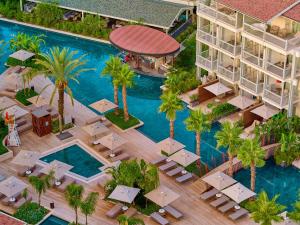 einen Luftblick auf ein Resort mit einem Pool in der Unterkunft Lara Barut Collection-Ultra All Inclusive in Lara