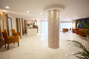 a lobby with a column in the middle of a building at Mira Otel Alsancak in İzmir