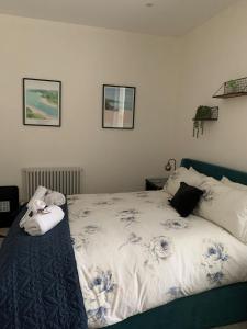 Postel nebo postele na pokoji v ubytování Lazy Waves Boutique B&B
