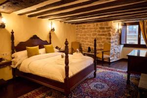 Ένα ή περισσότερα κρεβάτια σε δωμάτιο στο El Retiro del Obispo +34 φωτογραφίες