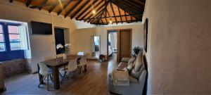 a living room with a table and a couch at Casa Higopico in Tacoronte