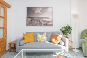 Posedenie v ubytovaní WintowinRentals Ubicación fabulosa, completo apartamento con Parking en el Soho de Málaga