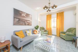 Posedenie v ubytovaní WintowinRentals Ubicación fabulosa, completo apartamento con Parking en el Soho de Málaga