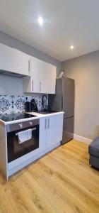 A kitchen or kitchenette at Modern Studio Apartments