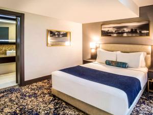 Voodi või voodid majutusasutuse Mövenpick Hotel Ikoyi Lagos toas