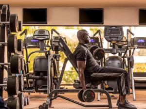 Spordikeskus ja/või sportimisvõimalused majutusasutuses Mövenpick Hotel Ikoyi Lagos