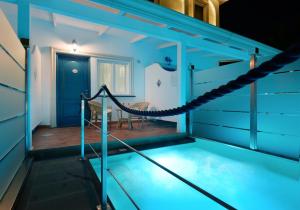 Bazén v ubytování La Pineta Hotel Beach & Spa nebo v jeho okolí