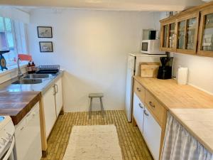 Kuchyň nebo kuchyňský kout v ubytování Lillemøllens bed & breakfast