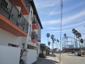 a building with a roller coaster in the background at Carousel Beach Inn in Santa Cruz