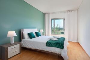 Postel nebo postele na pokoji v ubytování New City Park Apartment in Ponta Delgada