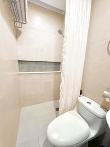 Koupelna v ubytování One Tagaytay Place Hotel Suites OFFICIAL ACCOUNT