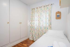 Łóżko lub łóżka w pokoju w obiekcie Koti Rentals - Albatros