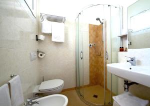 A bathroom at Hotel Baltic