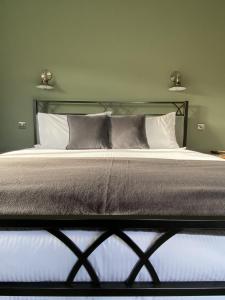 Marshpools Bed & Breakfast - Licensed near Weobley village客房内的一张或多张床位